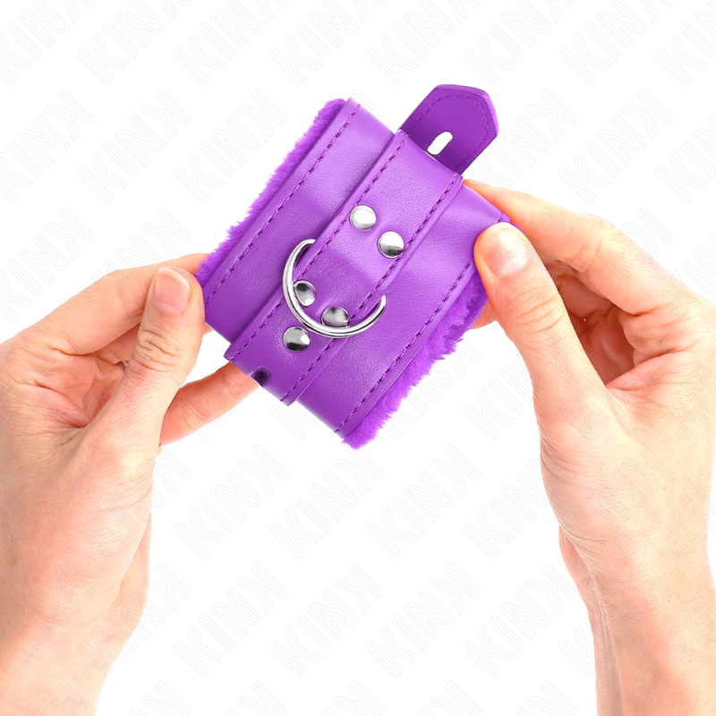 KINK - APPUI-POIGNETS DOUBLÉS DE FOURRURE AVEC TROUS CARRÉS VIOLET ET CEINTURE VIOLET RÉGLABLE 17-29 CM X 6 CM - 7eme ciel