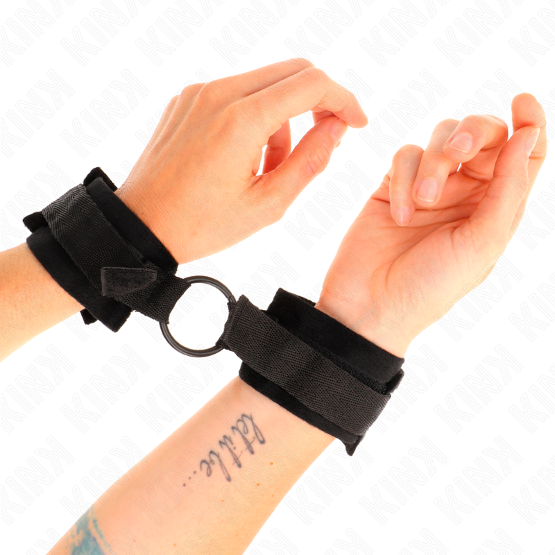 KINK - MANCHETTES DÉBUTANT FOURRURE 25 CM AVEC O-RING 4 CM NOIR AJUSTABLE 15-25 CM - 7eme ciel